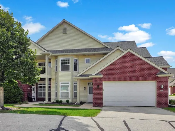 586 Grandview COURT #B, Pewaukee, WI 53072