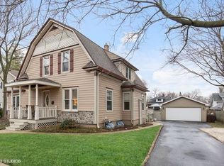 73 Pomeroy Ave, Crystal Lake, IL 60014