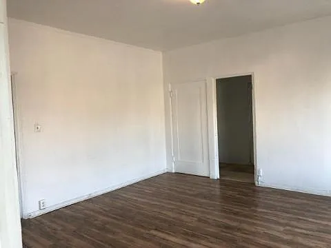 Building Photo - 220 S Jackson St #307