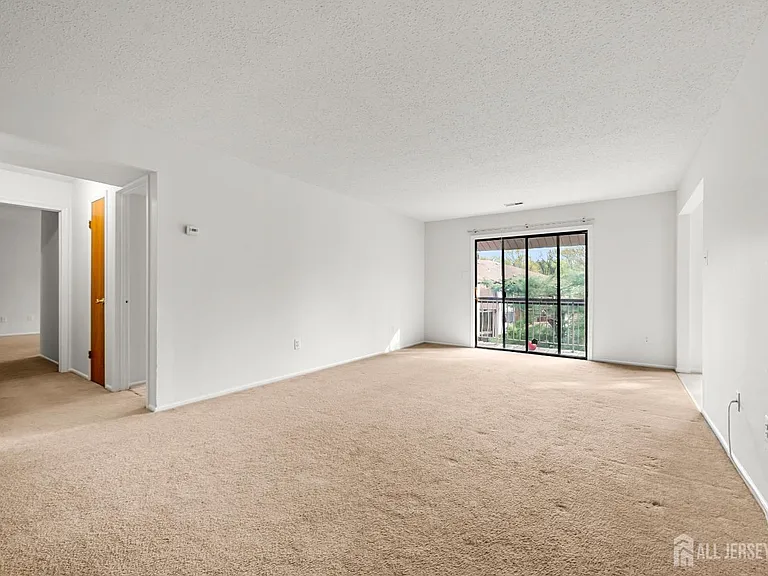 823 Edison Glen Ter — Photo 3
