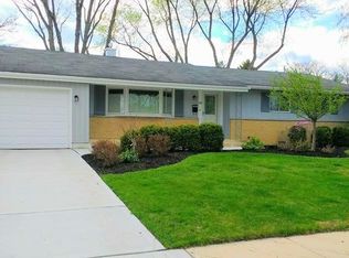 150 N Babcock Dr, Palatine, IL 60074