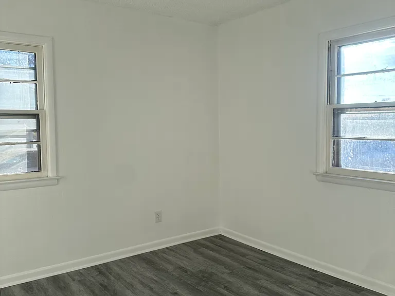 403 Ponroy St — Photo 5