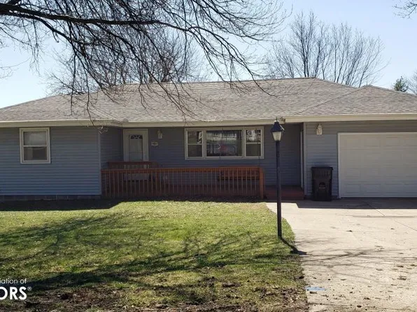 703 W Columbus St, Mount Ayr, IA 50854