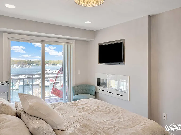19 W Savidge St #29 — Photo 9