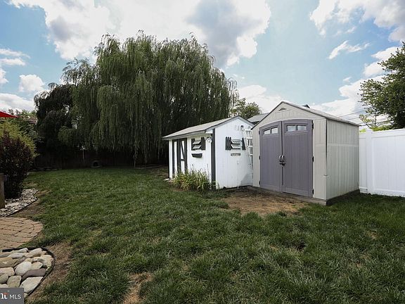 4th image of 4 Blanchard Rd
