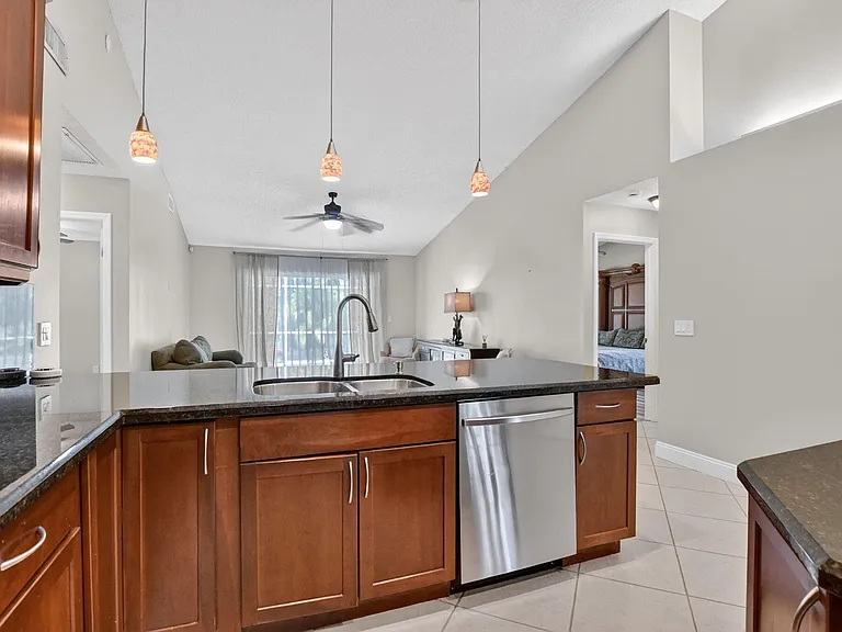 10065 Camelback Ln — Photo 20