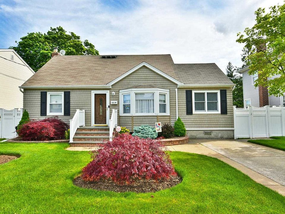 1st image of 2209 6th St