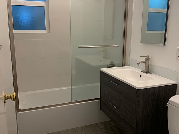 3rd image of 2730 Franklin St APT 2