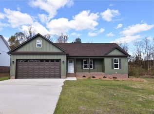 109 Fletchers Farm Dr, Thomasville, NC 27360