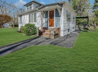 100 Lynbrook Dr, Sound Beach, NY 11789