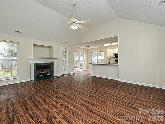 2nd image of 1336 Bells Knox Rd