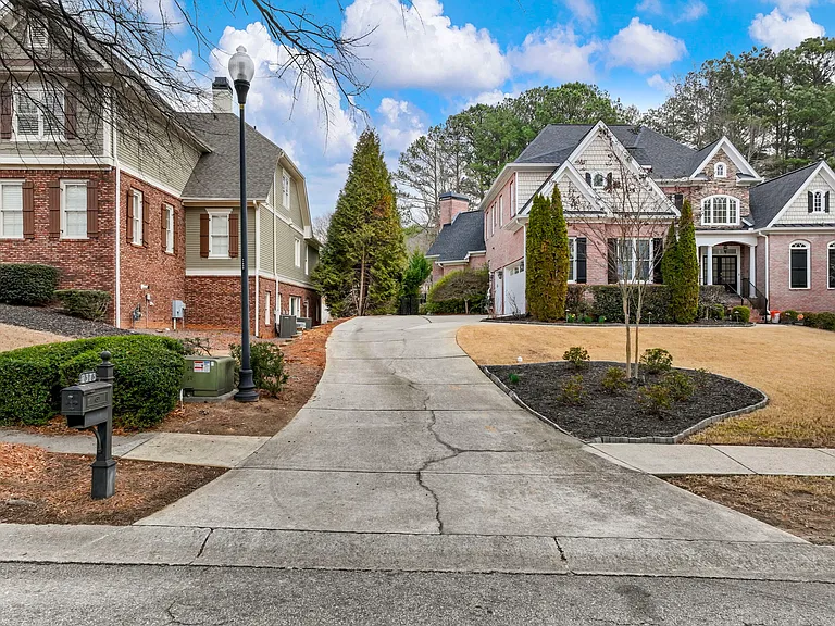 2373 Bronze Oak Ln — Photo 32