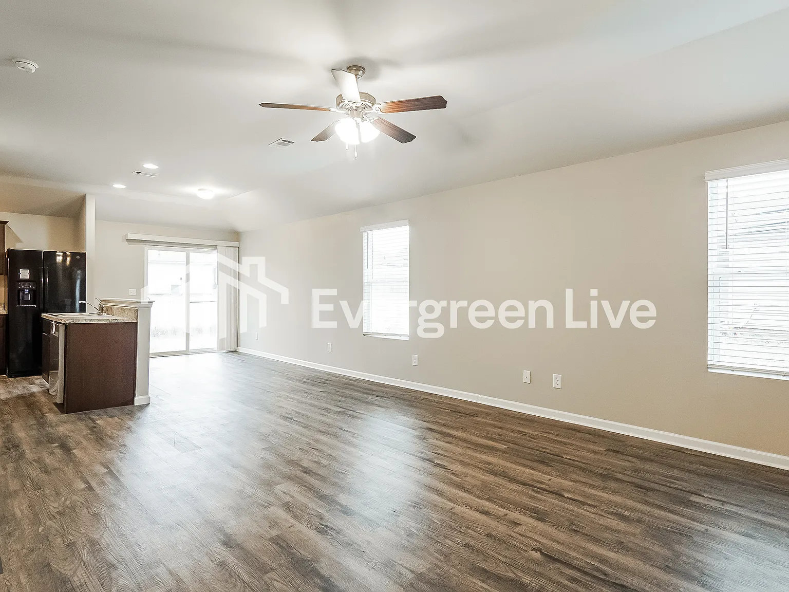 3 bed, 2.0 bath, 1249 sqft, $1,445 — Photo 4