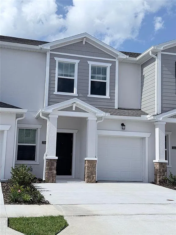 3 bed, 2.5 bath, 1834 sqft, $1,875 — Photo 1