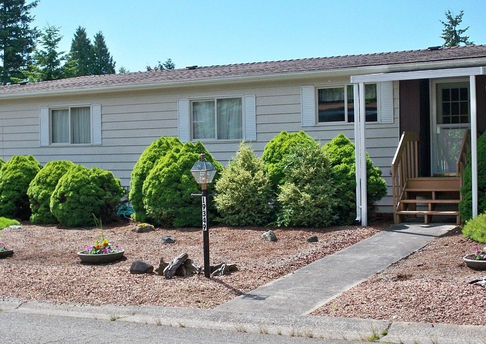 1st image of 19349 Hollyhills Dr NE