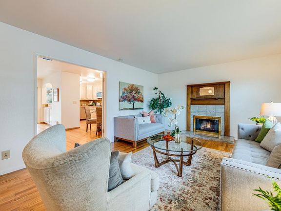 4th image of 1090 Fairbrook Ct