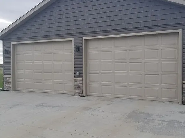 406 Harvest Ave, Devils Lake, ND 58301