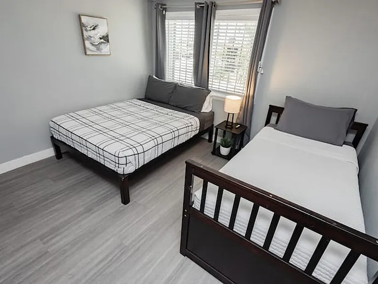 1634 Serenada Ave — Photo 5