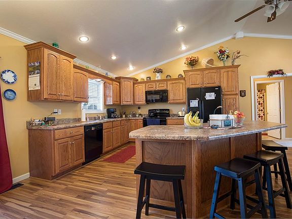3rd image of 202 Murfield Dr