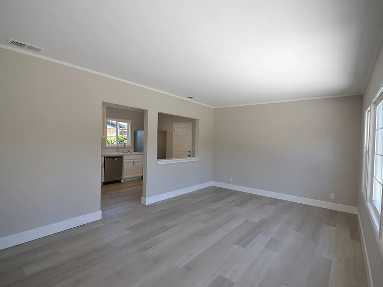 345 N Fremont St — Photo 5