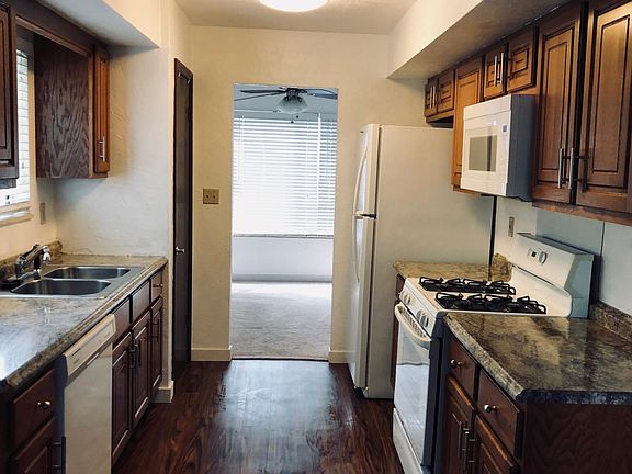 3rd image of 1209 Woodgate Dr