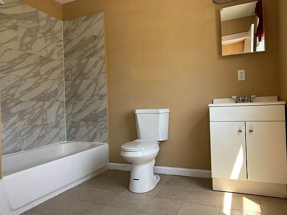 5th image of 601 S 17th St Floor 2