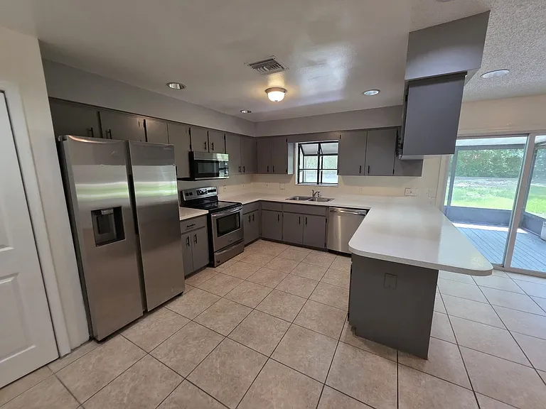 619 Knowles Rd — Photo 2
