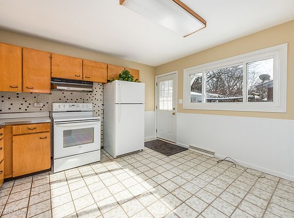 5th image of 5325 Clover Dr