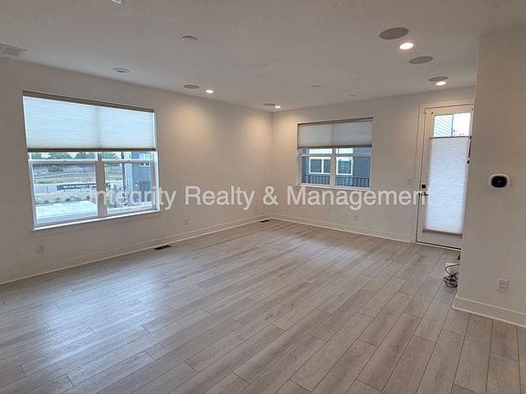 4th image of 11014 E Hinsdale Cir