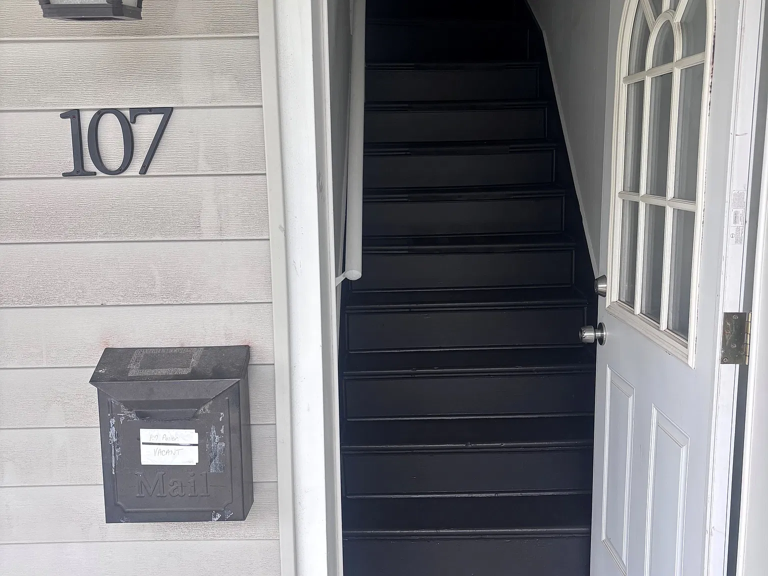 3 bed, 1200 sqft, $1,800 — Photo 2