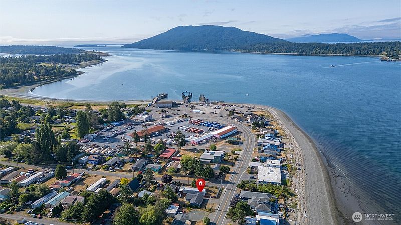 3rd image of 2612 Lummi View Drive