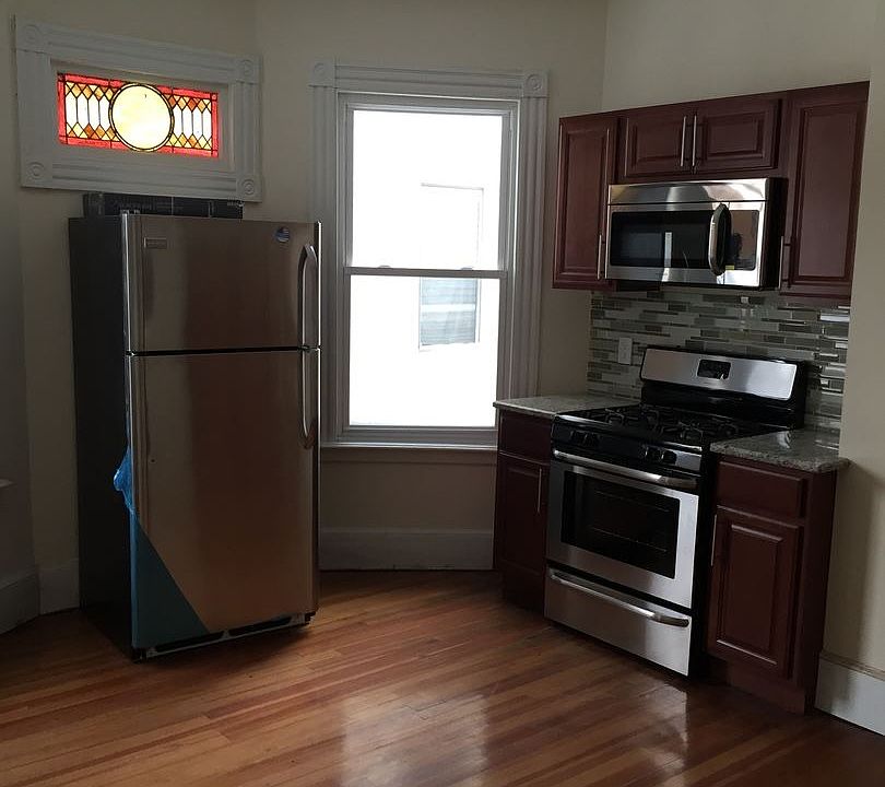 2nd image of 697-699 Elm St #2