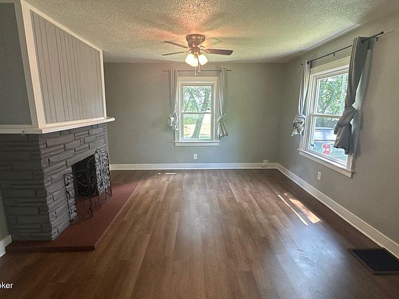 5th image of 6901 Waller Ln