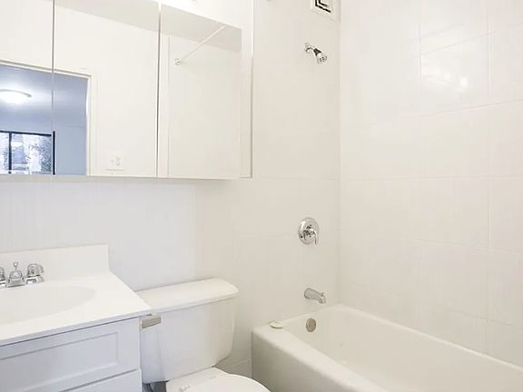 5th image of 221 E 82nd St APT 5a