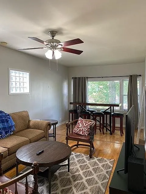 2 bed, 1000 sqft, $2,200 — Photo 4