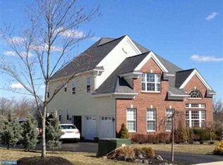 4 Phillips Cir, Aston, PA 19014