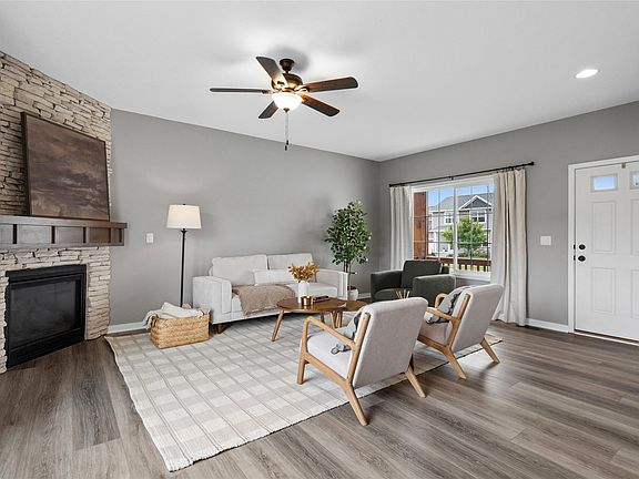 3rd image of 401 SE 15th St