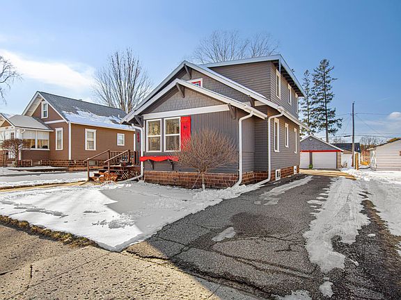 2nd image of 836 7th Ave SW