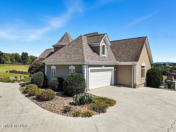 3rd image of 527 Mountain View Dr