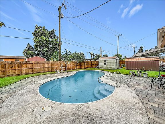 4th image of 4220 NE 4th Ter