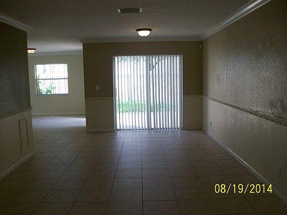 3rd image of 3461 Commodore Court N
