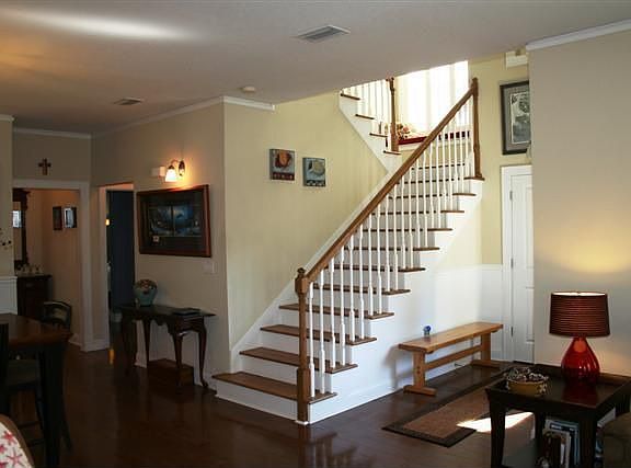 3rd image of 730 E College Ave