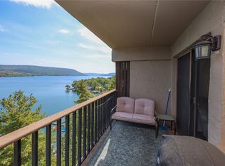42 Cliffside Dr, Canandaigua, NY 14424