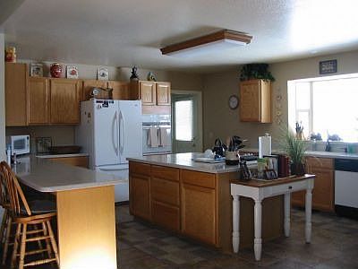 Kitchen with Island+Breakfast Bar
