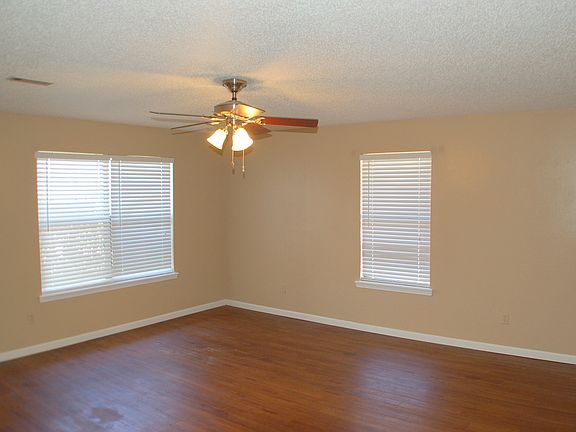 3rd image of 2408 W Yvonne Dr