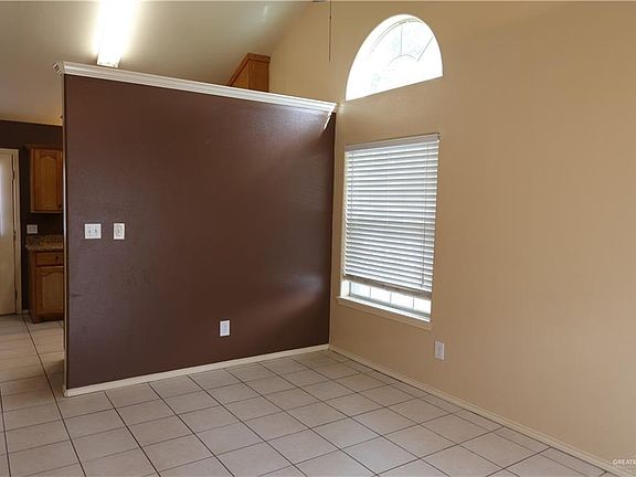 4th image of 2403 W Candlelight Ln #2