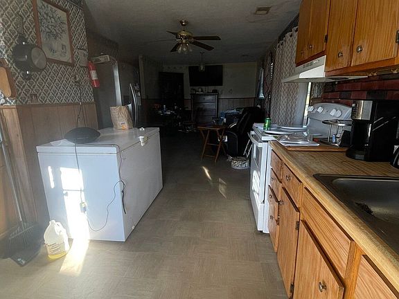 3rd image of 980 Scott Store Rd
