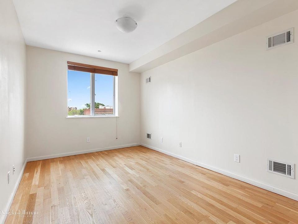 2nd image of 1819 E 13th St APT 4L