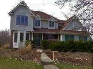 1307 Yorkshire Dr N, Sycamore, IL 60178