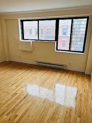 3rd image of 1900 Lexington Ave APT 6H